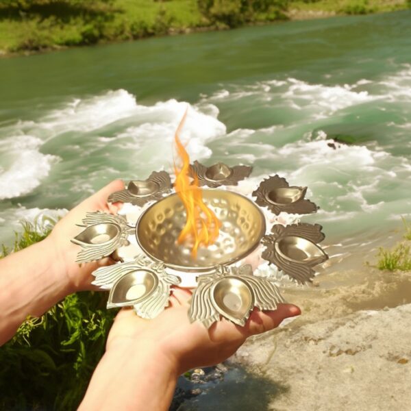 flower-shaped diya urli